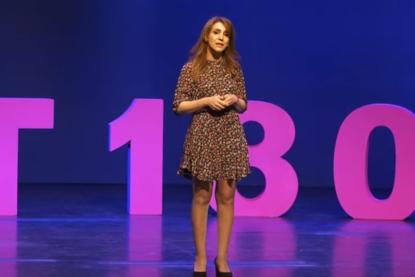 علا القنطار أستاذة لبنانية تحصد المرتبة الثانية في مسابقة عالمية بعد أن اختصرت أطروحة الدكتوراه في 3 دقائق!