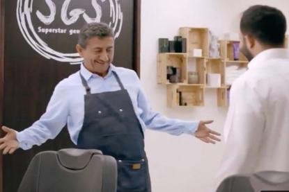 شاهد: ناصر القصبي يتقن اللهجة اللبنانية في دور حلاق لبناني مثير للضحك