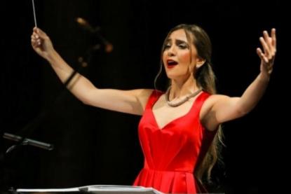 الشّابة اللبنانية ياسمينا الصباح ابنة الـ33 عامًا تقود أوركسترا عالمية في اكسبو دبي 2020