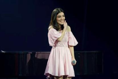  الشابة اللبنانية كريستا ماريا أبو عقل تفوز على منافسها في The Voice كندا وهذا ما قاله عضو لجنة التحكيم عنها: