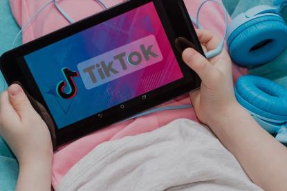 المدير التنفيذي لـ tik tok يمنع أبناءه من استخدام التطبيق وهذا ما ينصح به الأهل...
