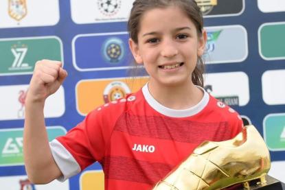 الطفل خالد أبو ذياب ابن الشوف يفوز بكأس أفضل لاعب وهدّاف في بطولة كأس آسيا للأكاديميّات والأندية في قطر 